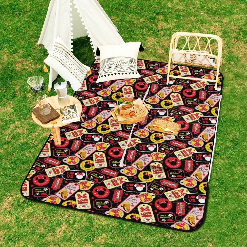 Minnie Tags Zipper Picnic Mat